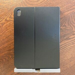 ZAGG Messenger Folio Keyboard Case for 11” iPad Pro Bluetooth Black